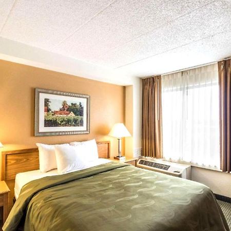 Quality Inn & Suites Milwaukee Esterno foto