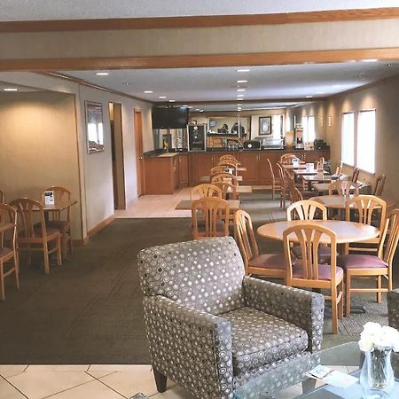 Quality Inn & Suites Milwaukee Esterno foto