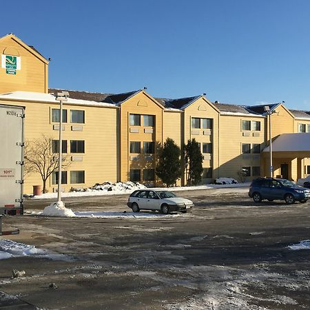 Quality Inn & Suites Milwaukee Esterno foto