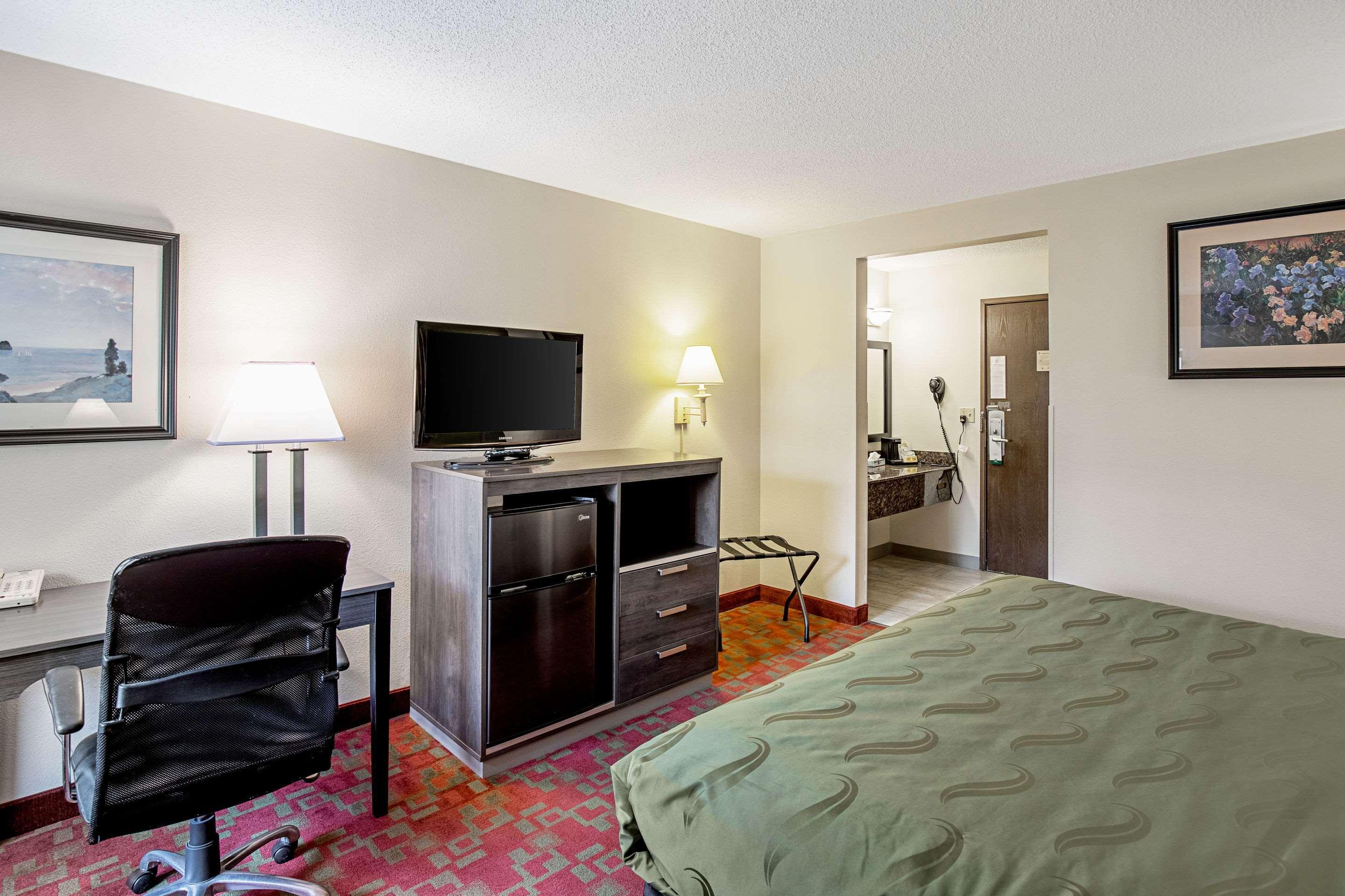 Quality Inn & Suites Milwaukee Esterno foto