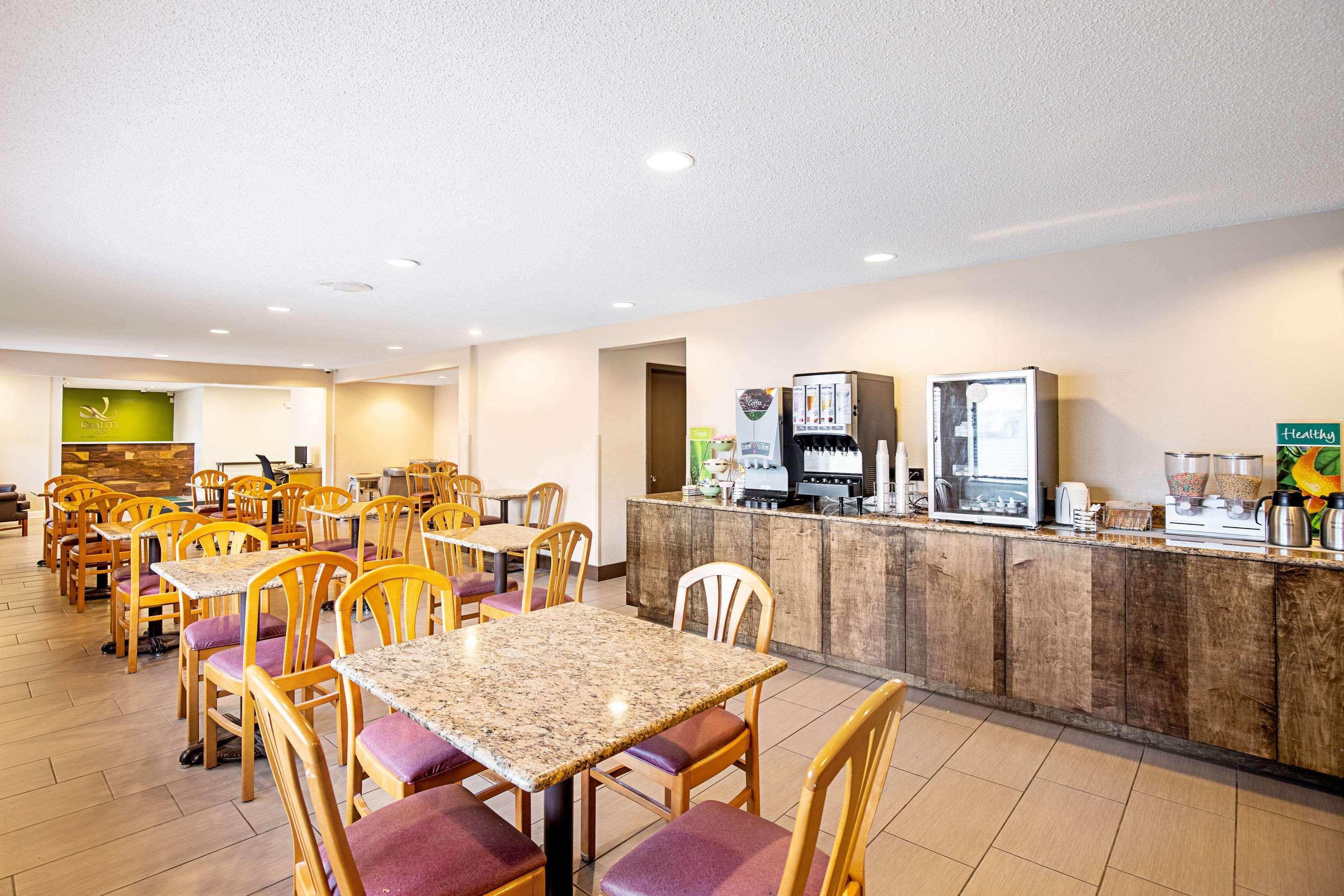 Quality Inn & Suites Milwaukee Esterno foto