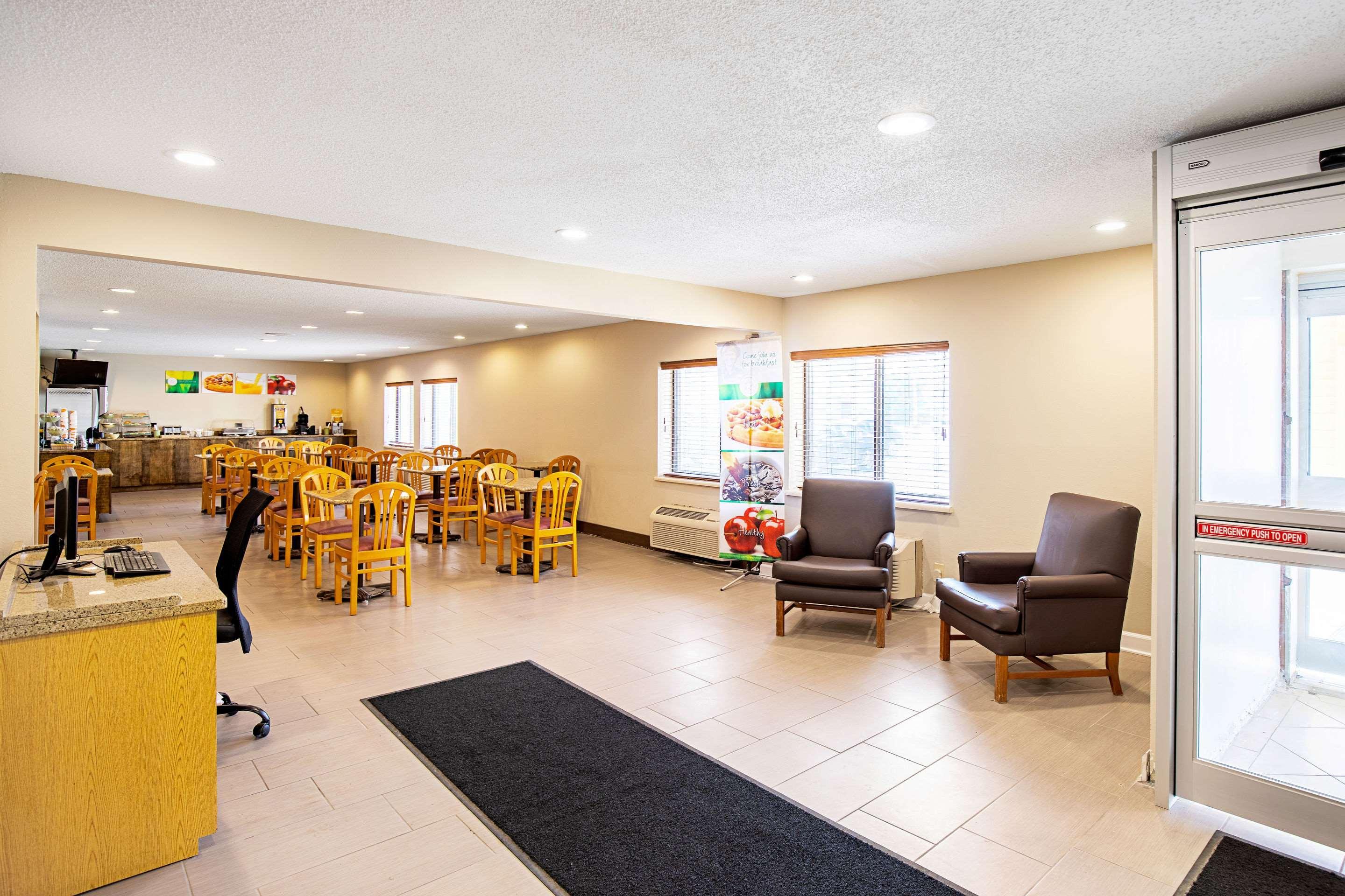 Quality Inn & Suites Milwaukee Esterno foto