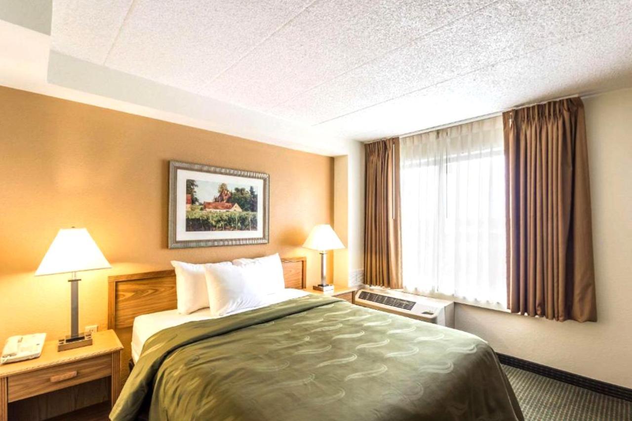 Quality Inn & Suites Milwaukee Esterno foto