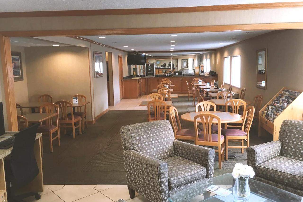 Quality Inn & Suites Milwaukee Esterno foto
