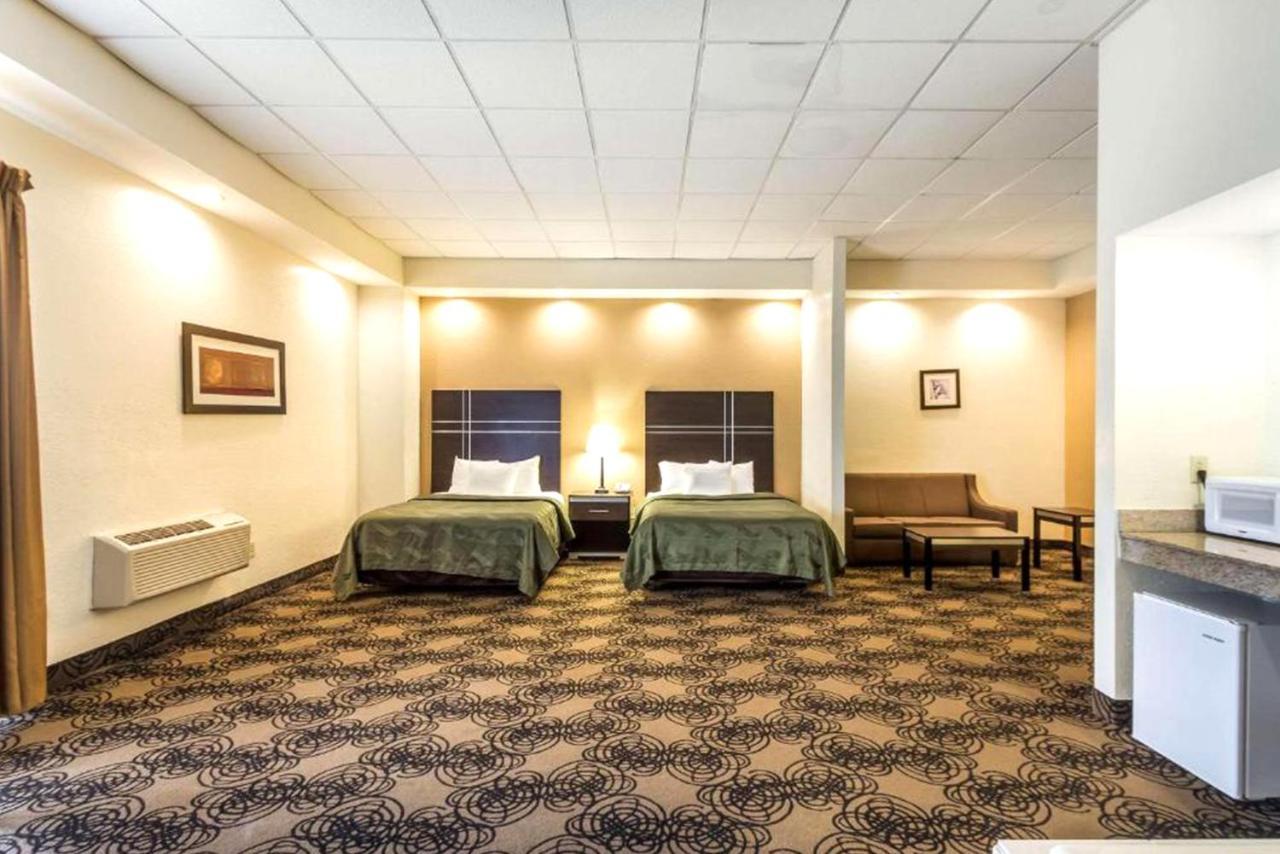 Quality Inn & Suites Milwaukee Esterno foto