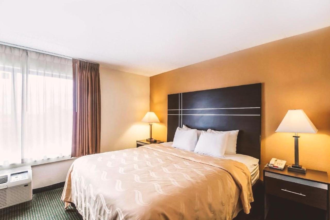 Quality Inn & Suites Milwaukee Esterno foto
