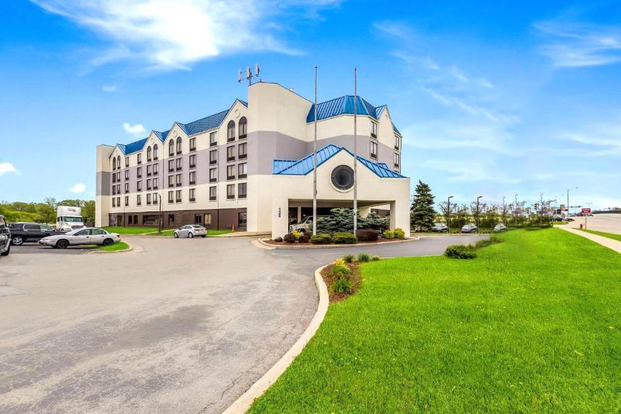 Quality Inn & Suites Milwaukee Esterno foto