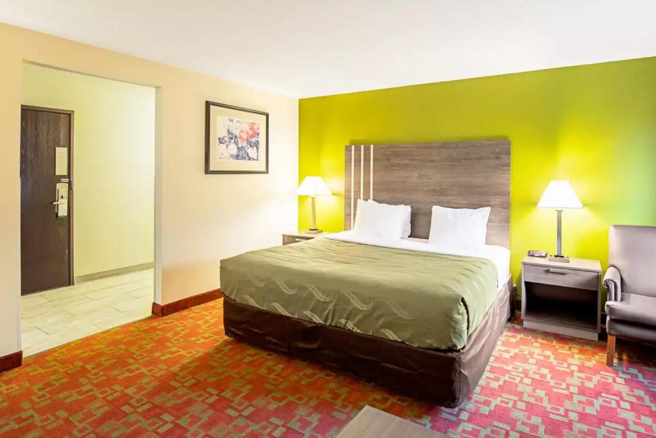 Quality Inn & Suites Milwaukee Esterno foto