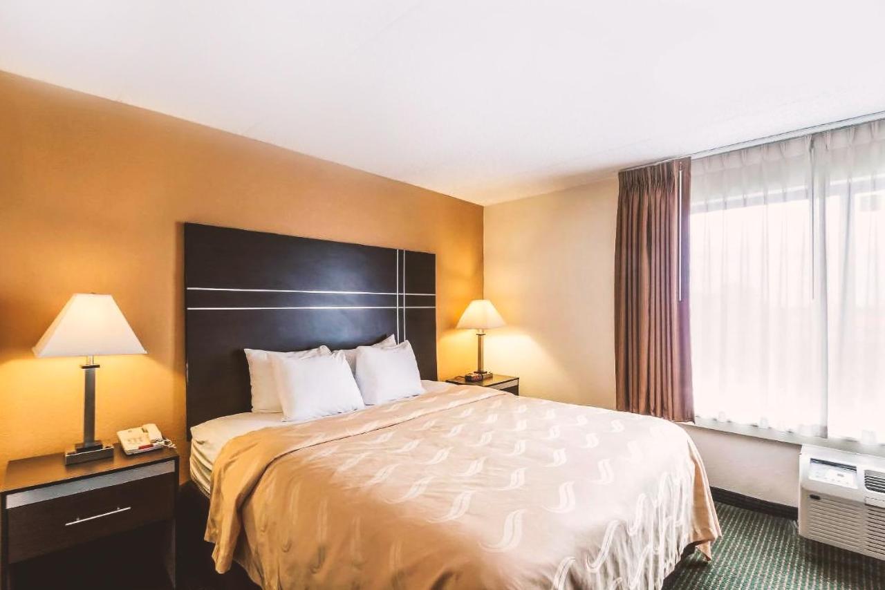 Quality Inn & Suites Milwaukee Esterno foto