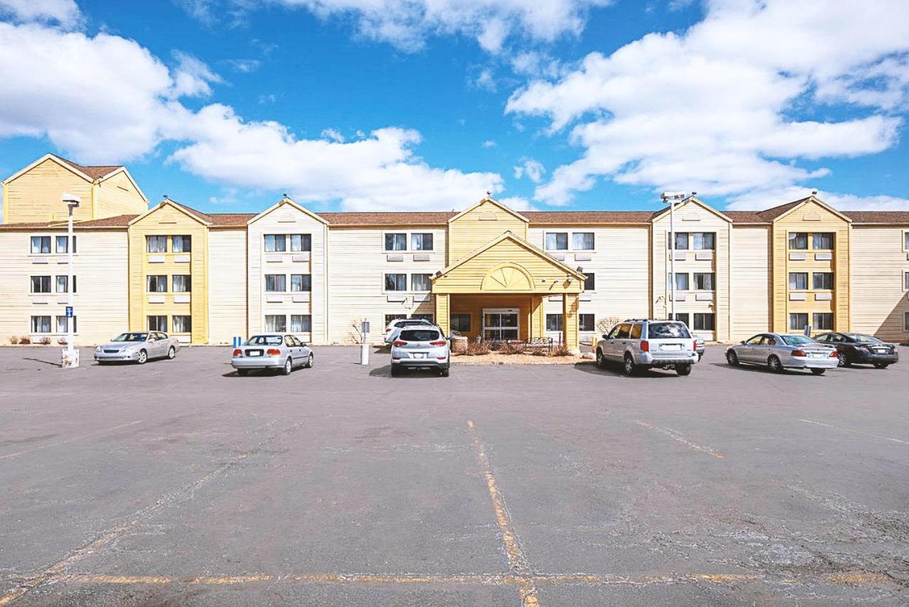 Quality Inn & Suites Milwaukee Esterno foto