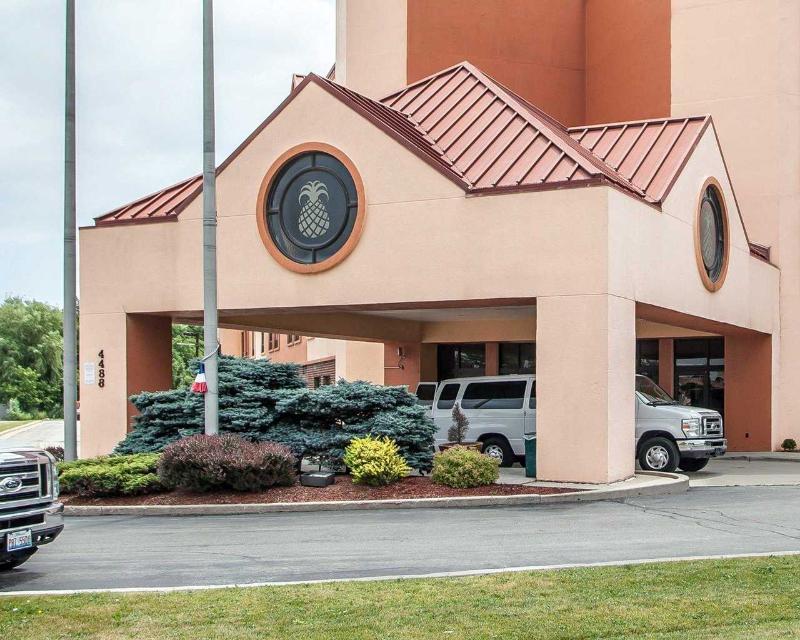 Quality Inn & Suites Milwaukee Esterno foto